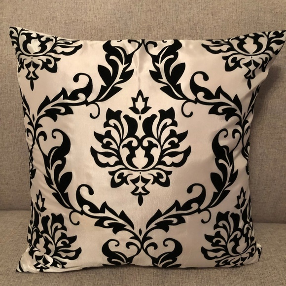 *HP* Two Damask Decorative Throw Pillow Covers - Picture 3 of 8